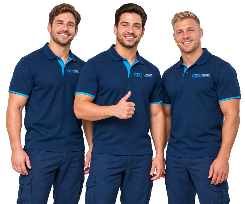 Sfeerimpressie van drie schoonmaakprofessionals in navy en azuurblauwe werkkleding